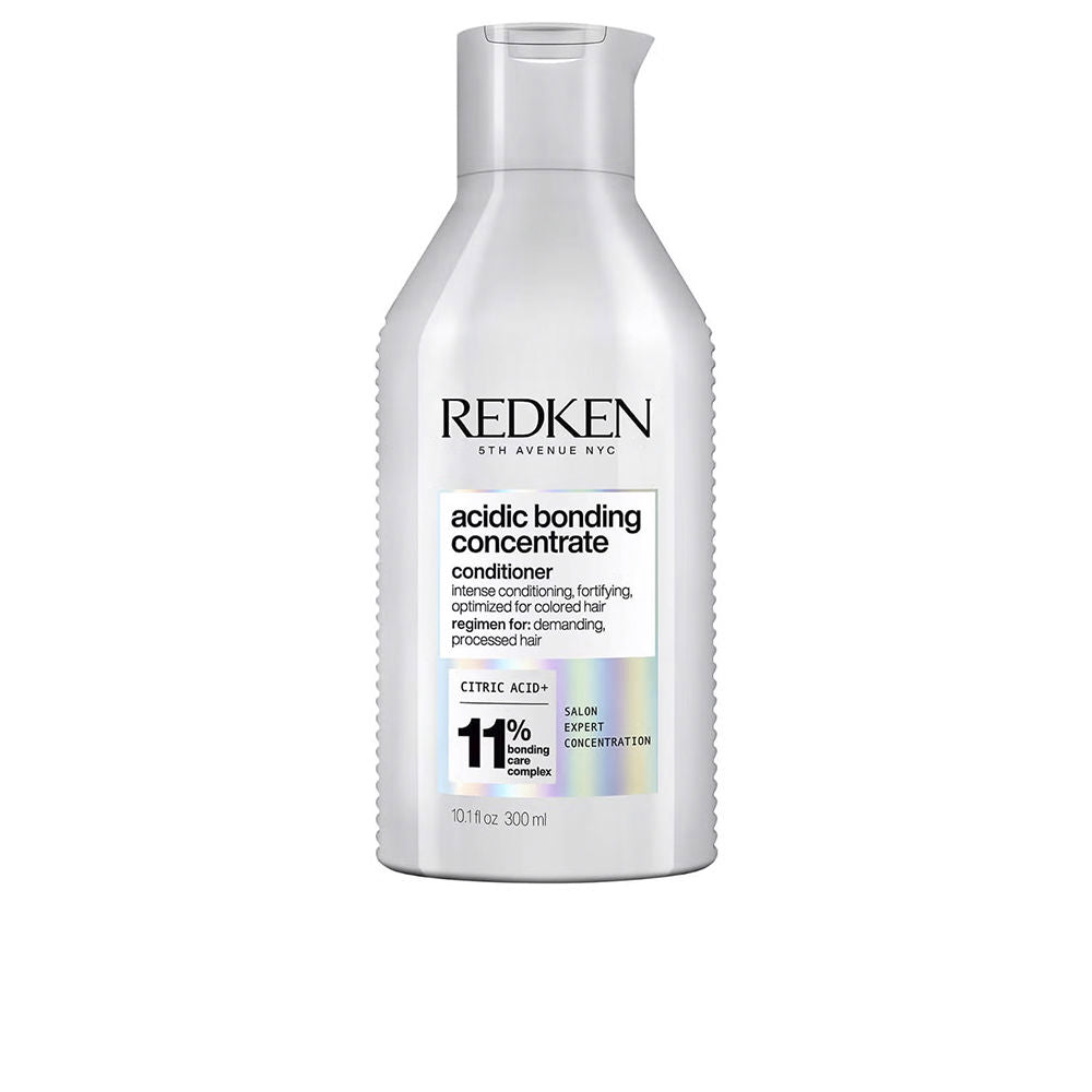 ACIDIC COLOR GLOSS conditioner enhances the shine of your color 300 ml